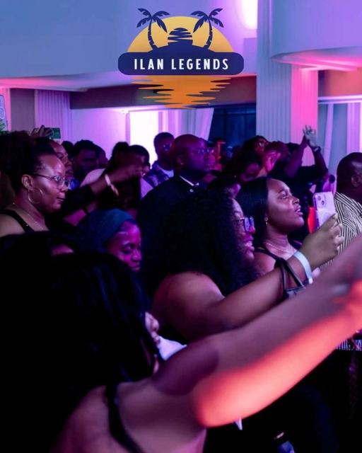 The crowd dancing